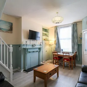 24 Trafalgar Road Holiday home