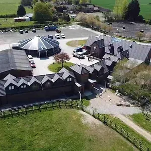 Hanaverian With Amazing Views Of Stud Farm. Apartment